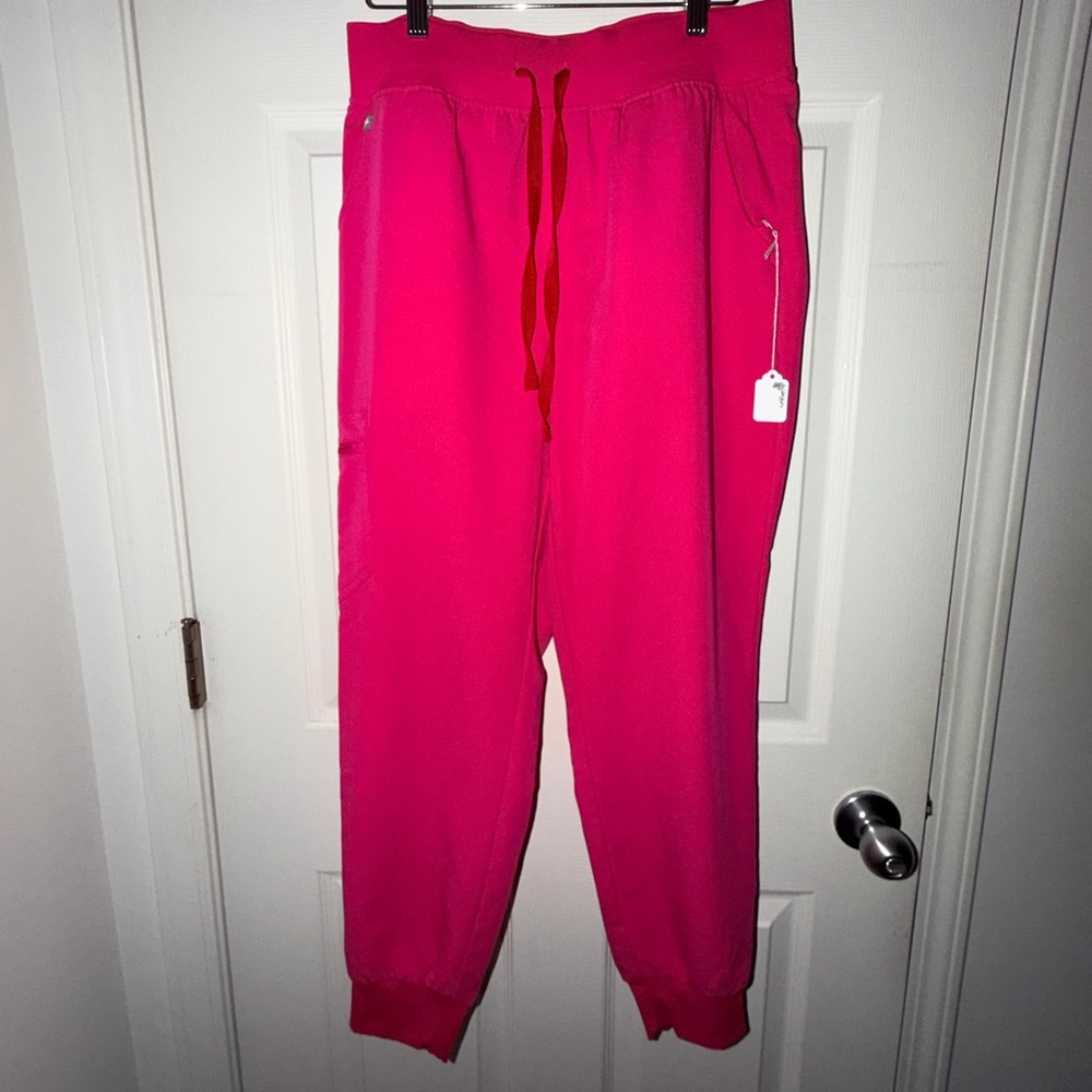 Women's Figs High Waister Zamora Jogger Scrub Pants in Shocking Pink